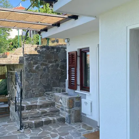 Dore- Boutique House With View *